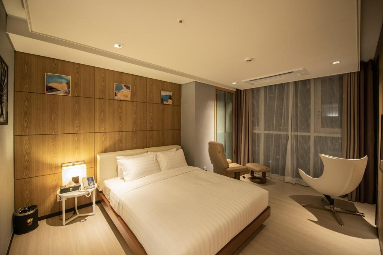 J One Hotel Cheongju Exterior foto