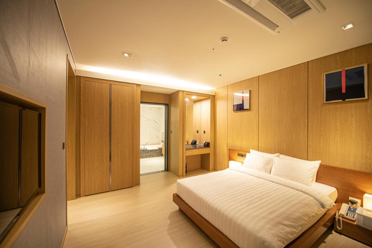 J One Hotel Cheongju Exterior foto