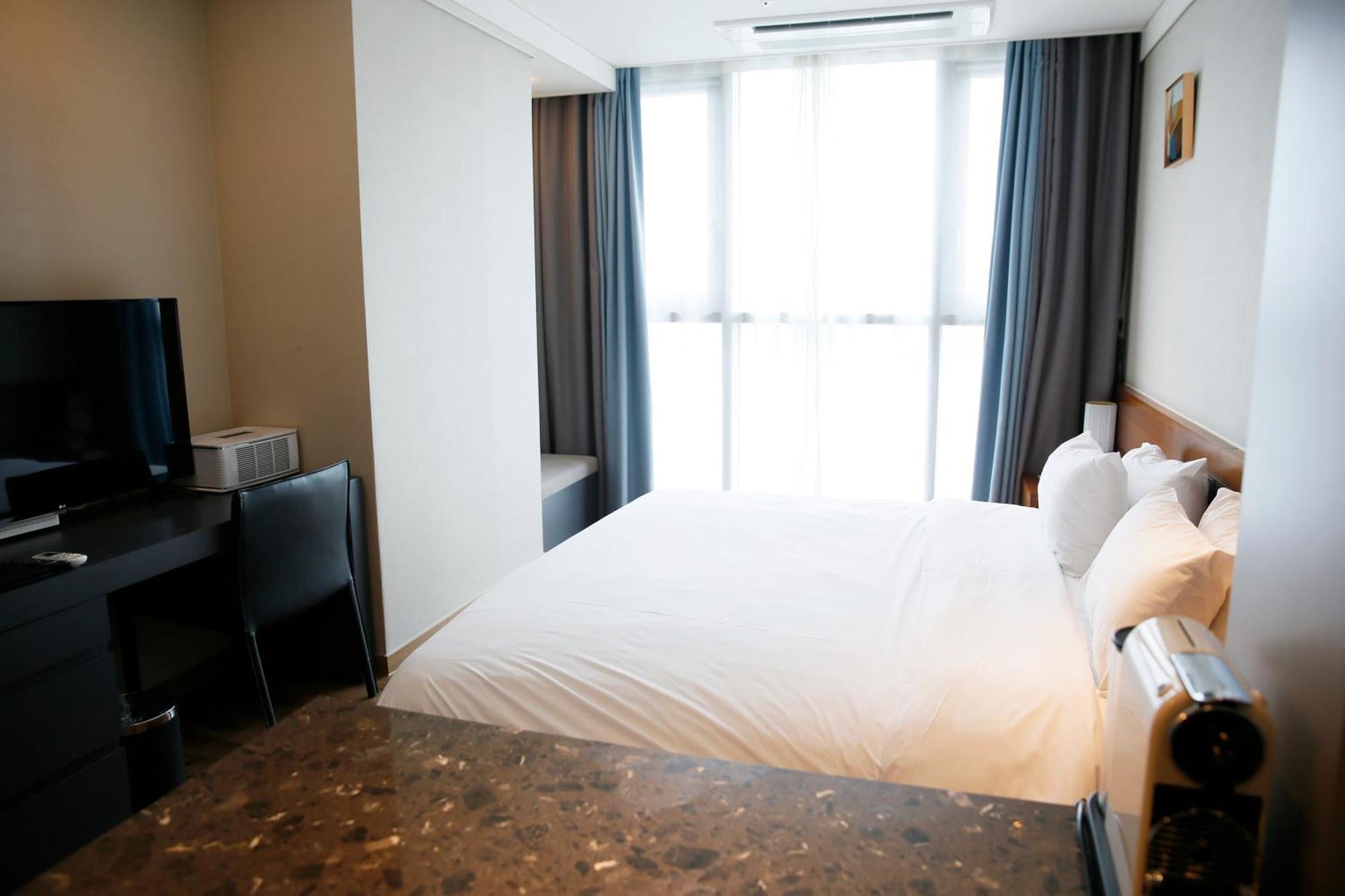 J One Hotel Cheongju Exterior foto