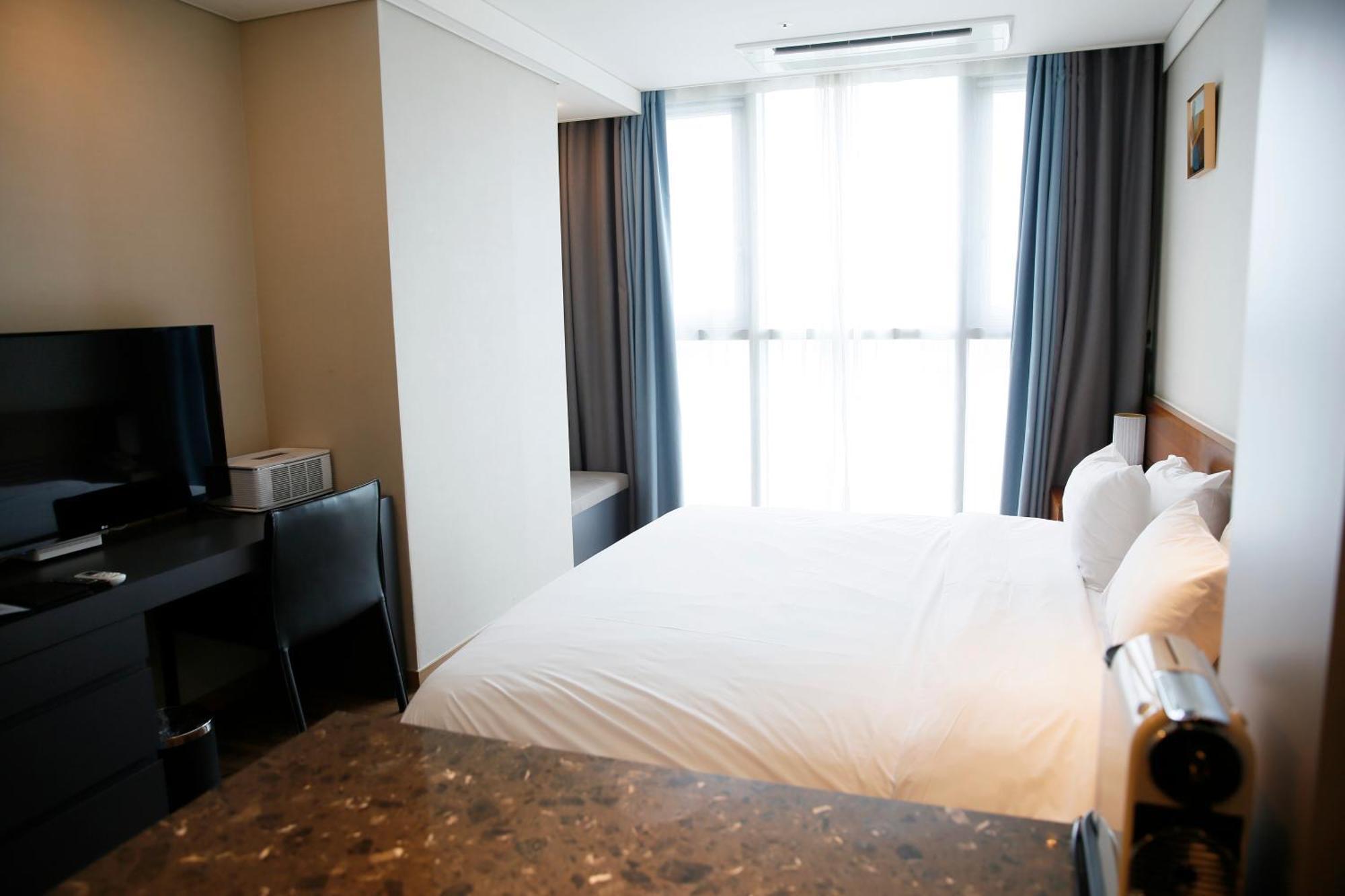 J One Hotel Cheongju Exterior foto