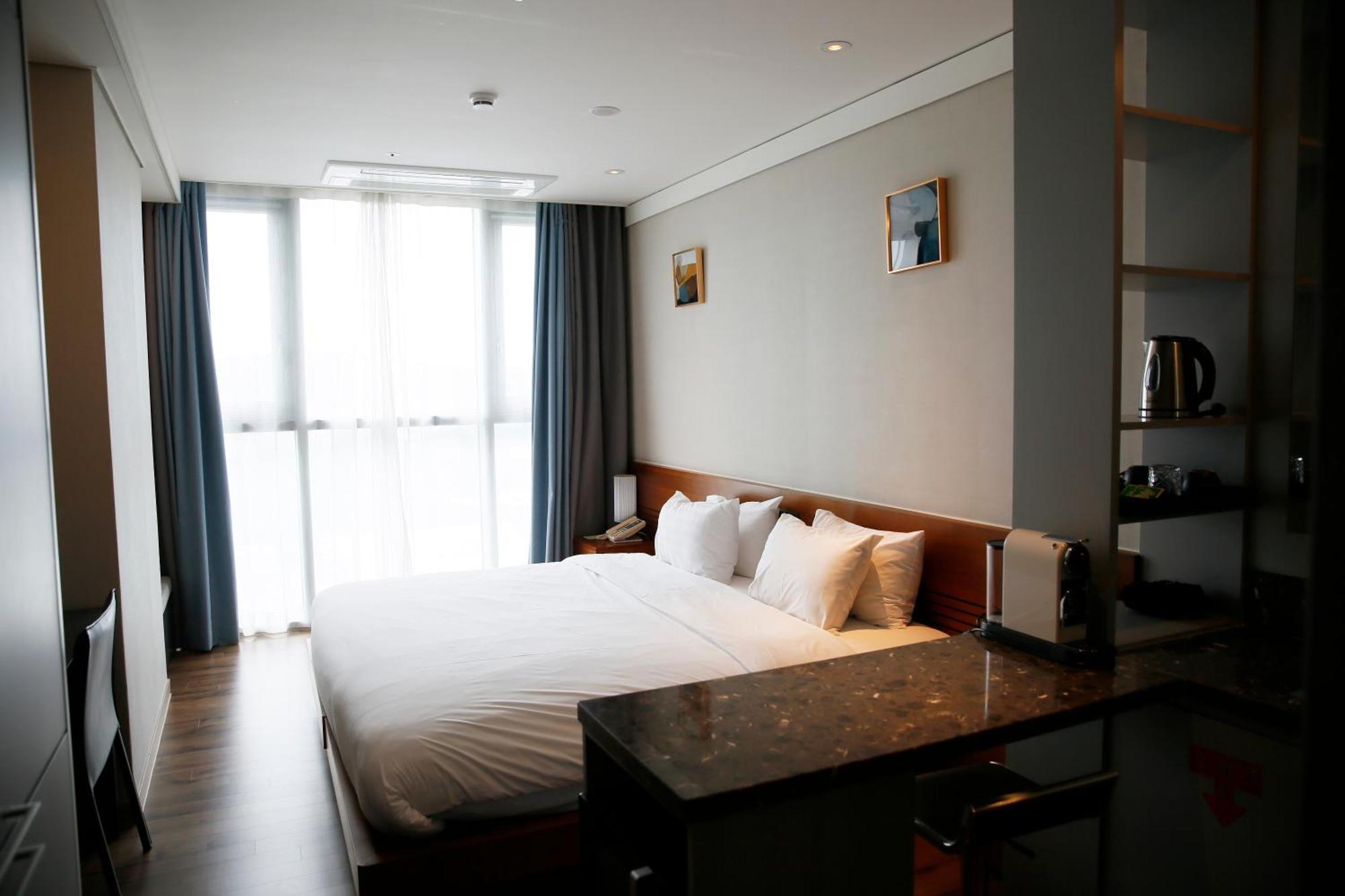 J One Hotel Cheongju Exterior foto